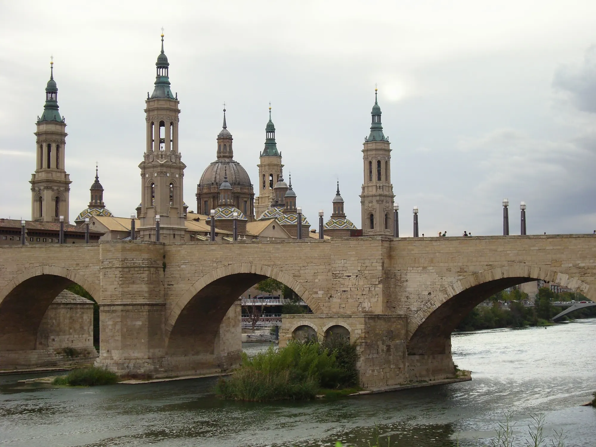 Basílica del Pilar y Puente de Piedra sobre el Ebro, Zaragoza